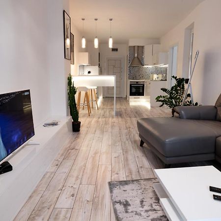 Appartamento Beautiful Place In The Heart Of The City!!!! Plovdiv Esterno foto