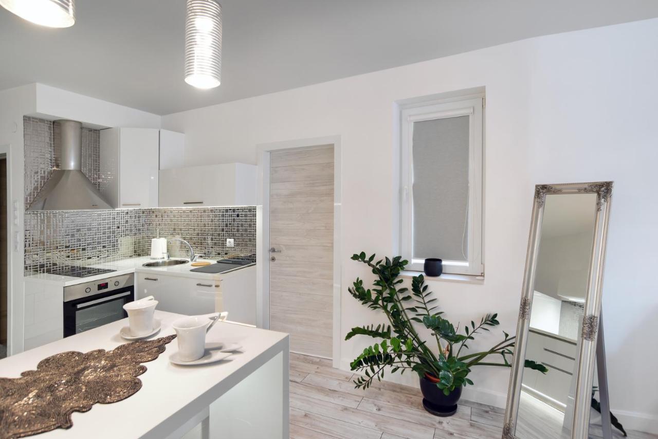 Appartamento Beautiful Place In The Heart Of The City!!!! Plovdiv Esterno foto