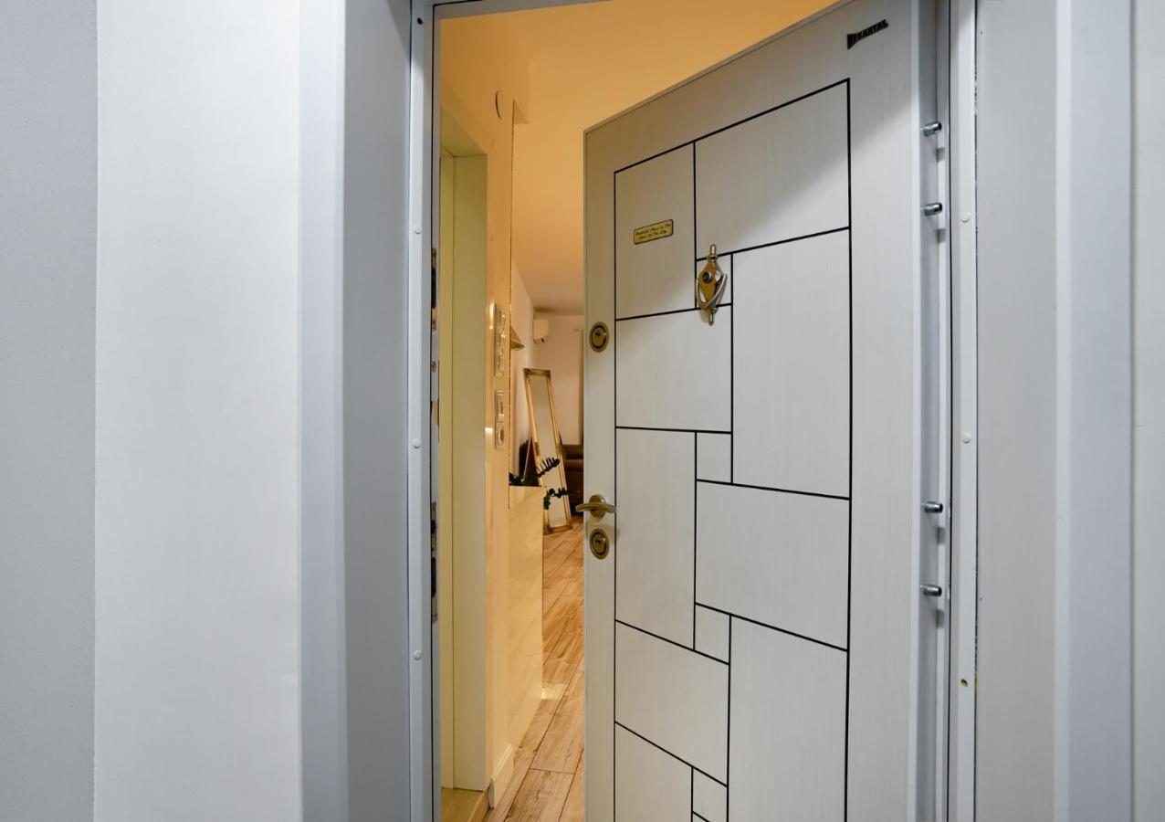 Appartamento Beautiful Place In The Heart Of The City!!!! Plovdiv Esterno foto