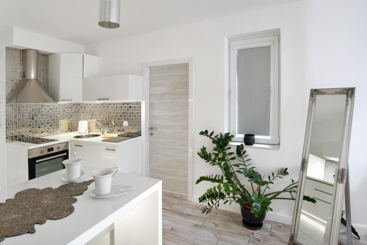 Appartamento Beautiful Place In The Heart Of The City!!!! Plovdiv Esterno foto