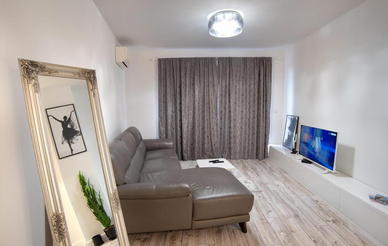Appartamento Beautiful Place In The Heart Of The City!!!! Plovdiv Esterno foto